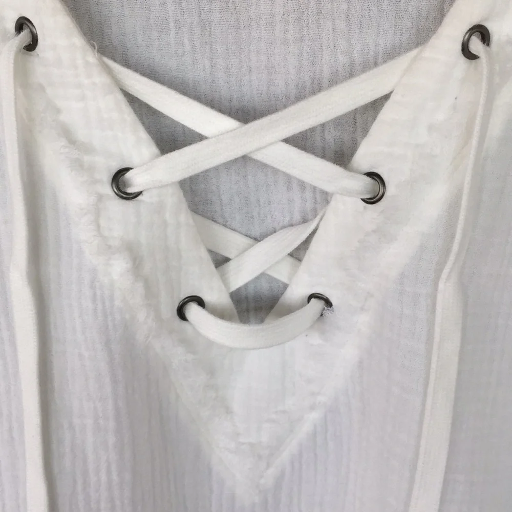 NWOT Cloth & Stone White V-Neck Lace Up Top